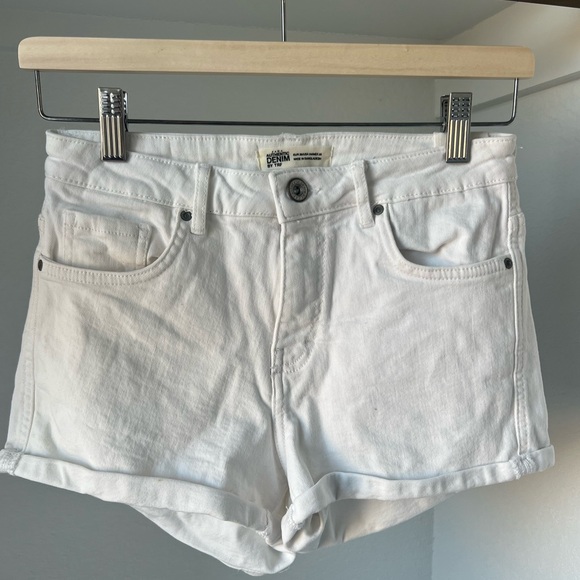 ZARA Women’s White Denim Shorts, Size 4US - Picture 1 of 5